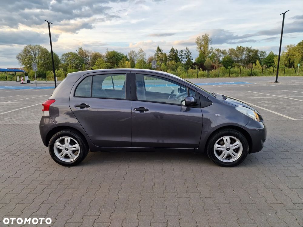 Toyota Yaris 1.0 Premium - 12