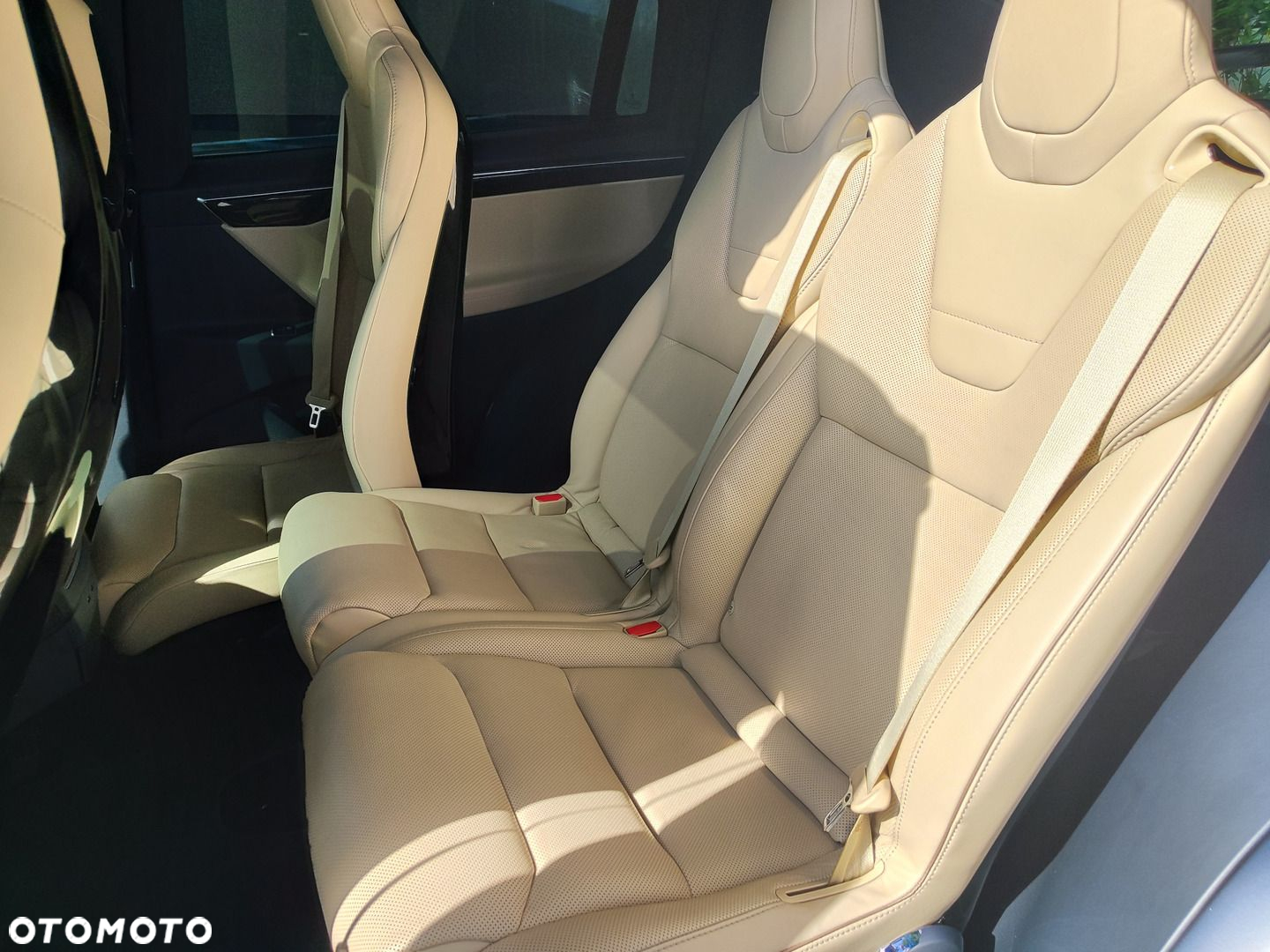 Tesla Model X 90 D - 28