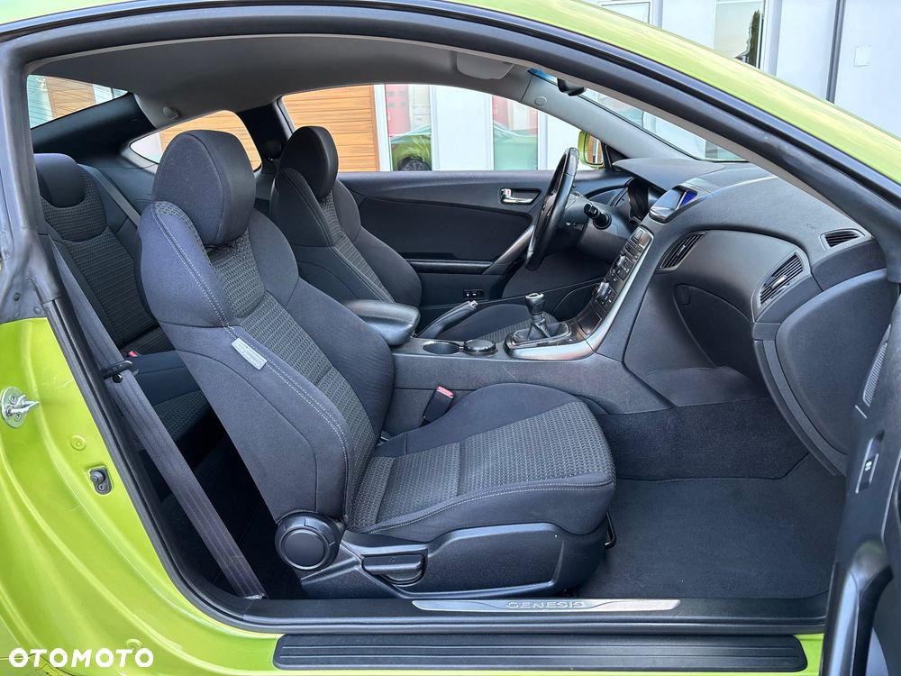Hyundai Genesis Coupe 2.0 T - 30