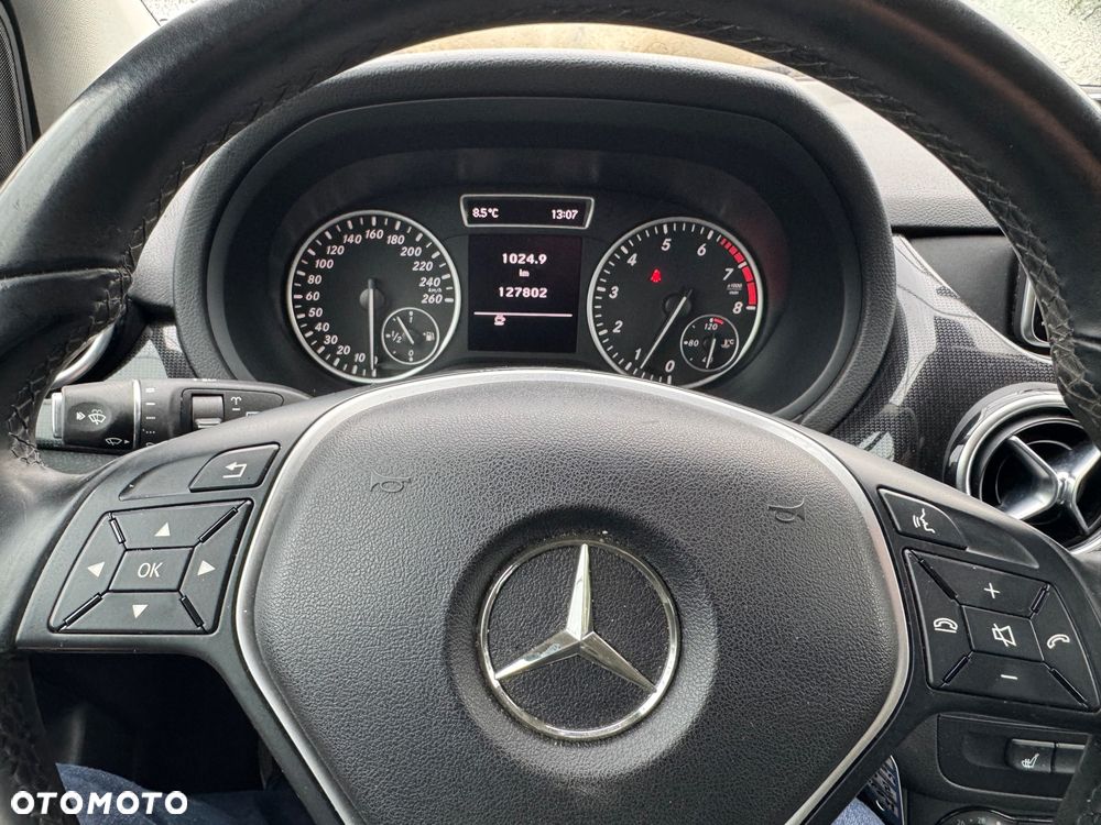 Mercedes-Benz Klasa B 180 BlueEFFICIENCY Edition Style - 26