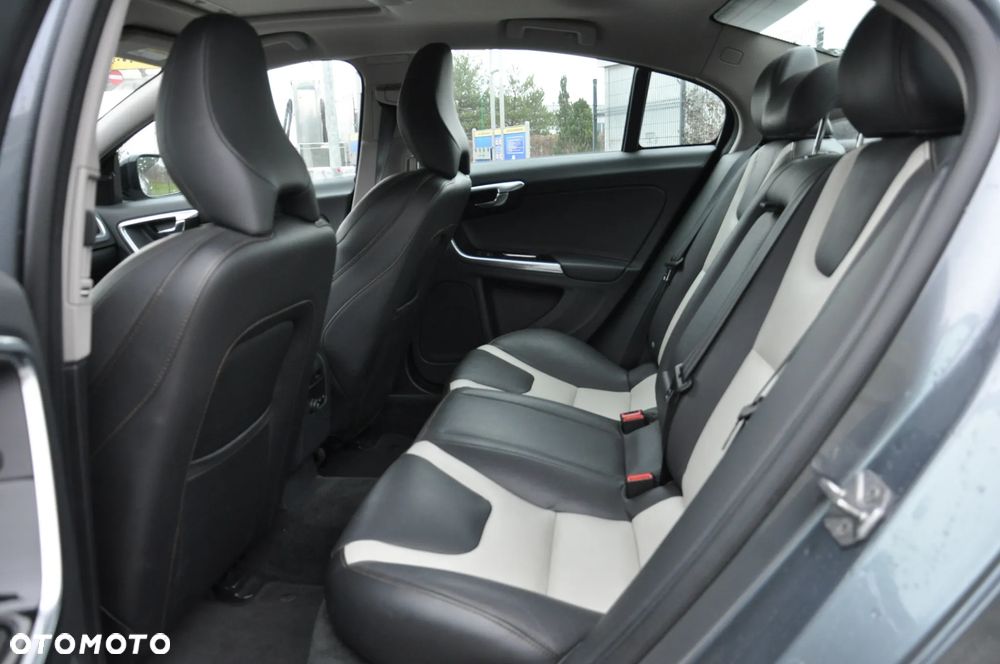 Volvo S60 T5 AWD Summum - 30