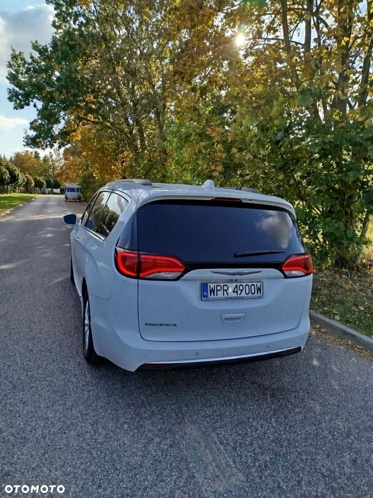 Chrysler Pacifica - 2
