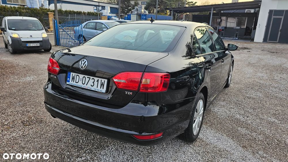 Volkswagen Jetta 1.6 TDI Comfortline - 4