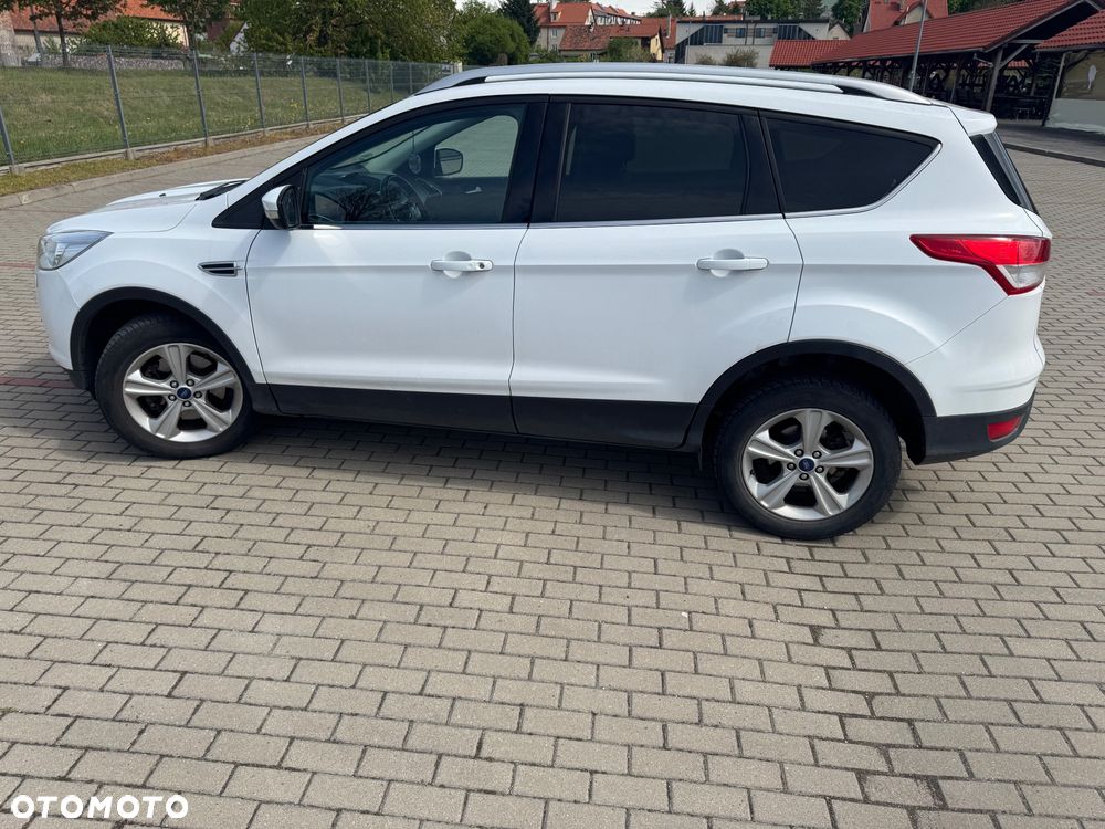 Ford Kuga 2.0 TDCi 2x4 Titanium - 4
