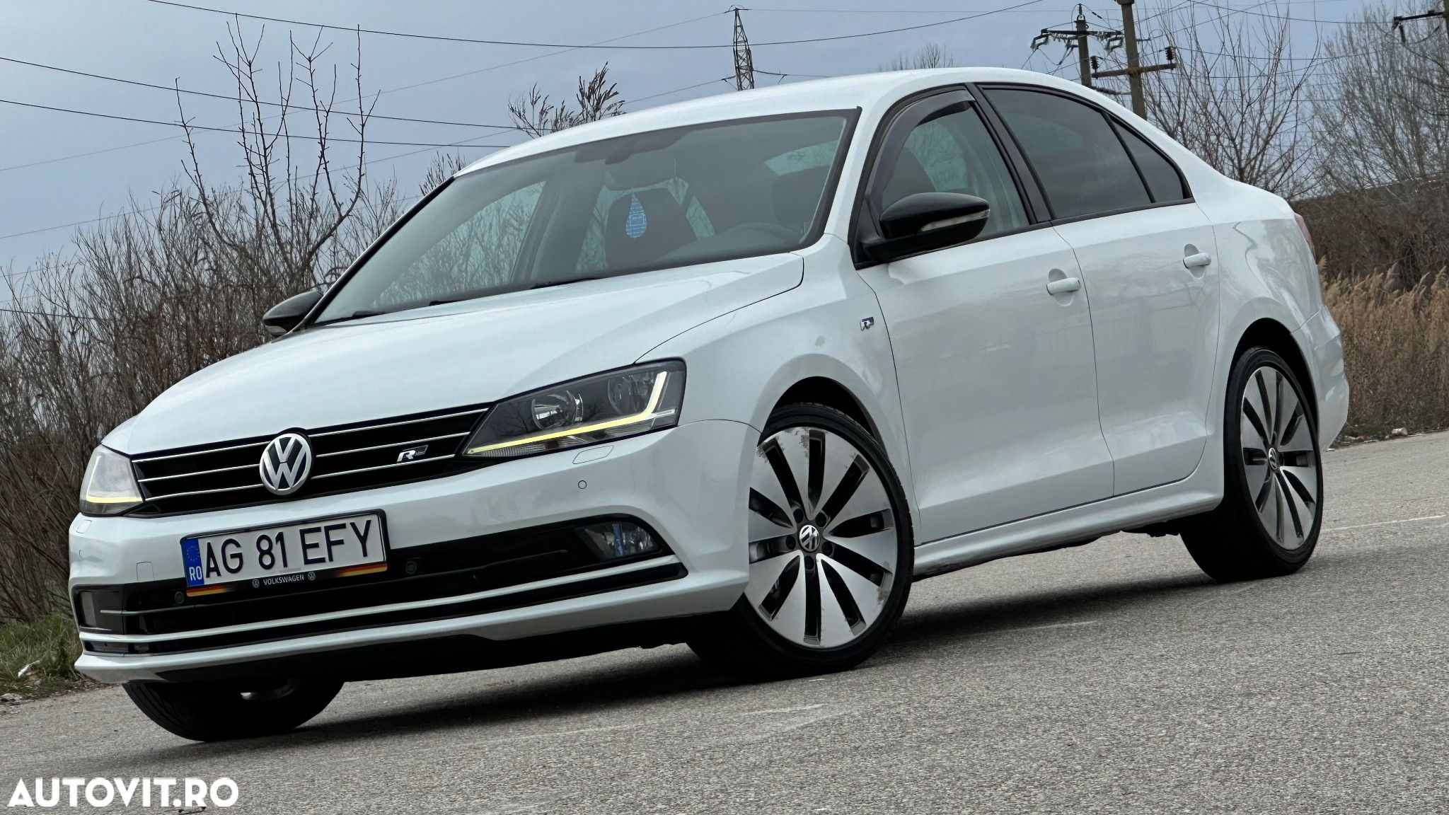 Volkswagen Jetta 2.0 TDI DSG Highline - 1