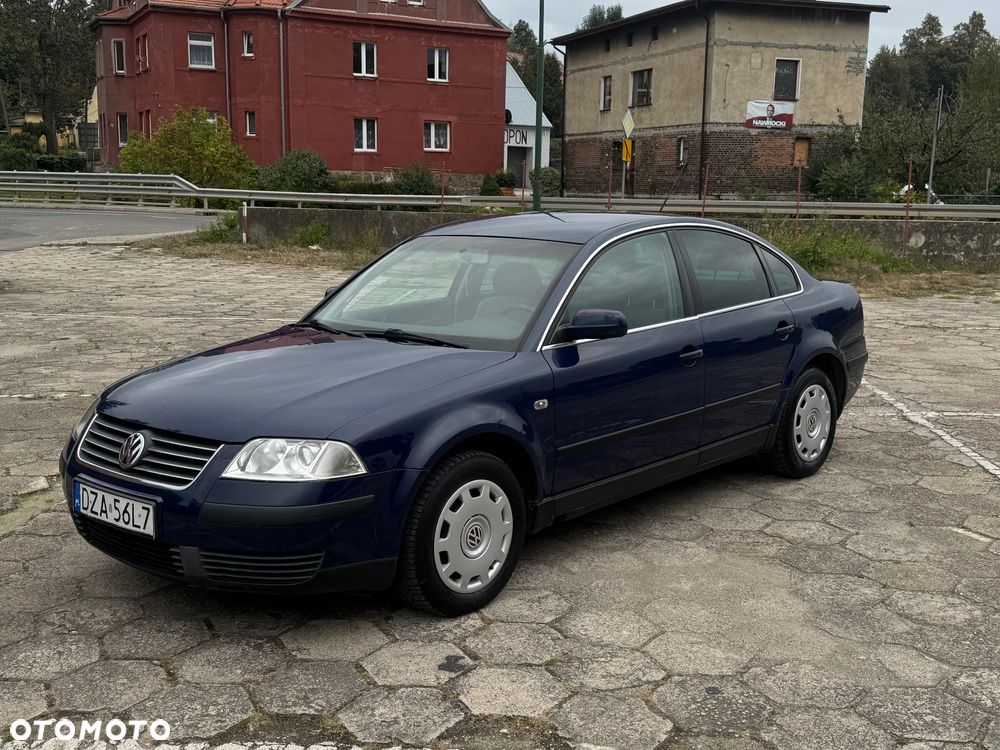 Volkswagen Passat 1.6 Basis - 1