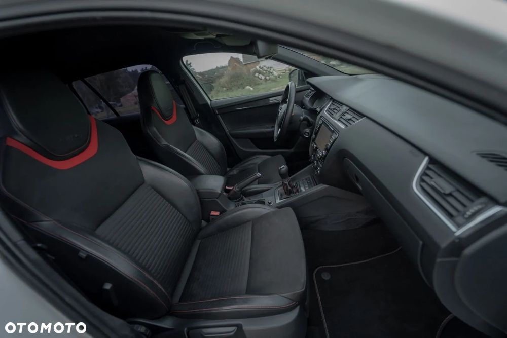 Skoda Octavia Combi 2.0 TDI (Green tec) RS - 12