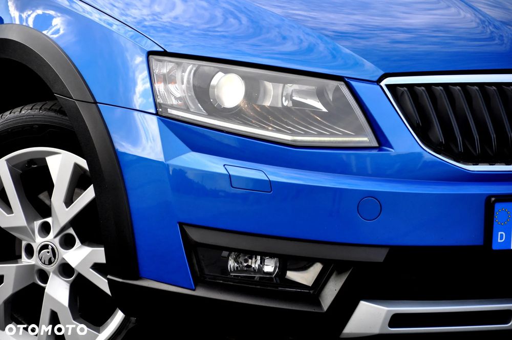 Skoda Octavia Combi 2.0 TDI 4x4 Scout - 11
