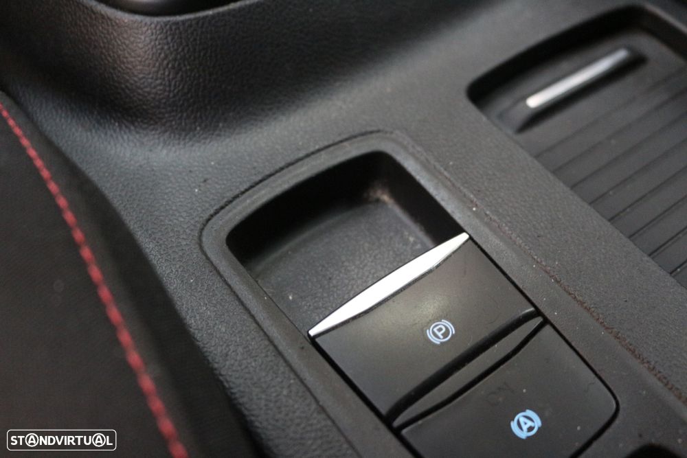 Ford Focus 1.0 EcoBoost S&S ST-LINE - 37