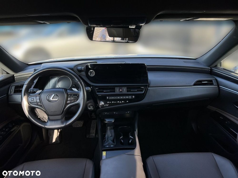 Lexus ES 300h F Sport Design - 3