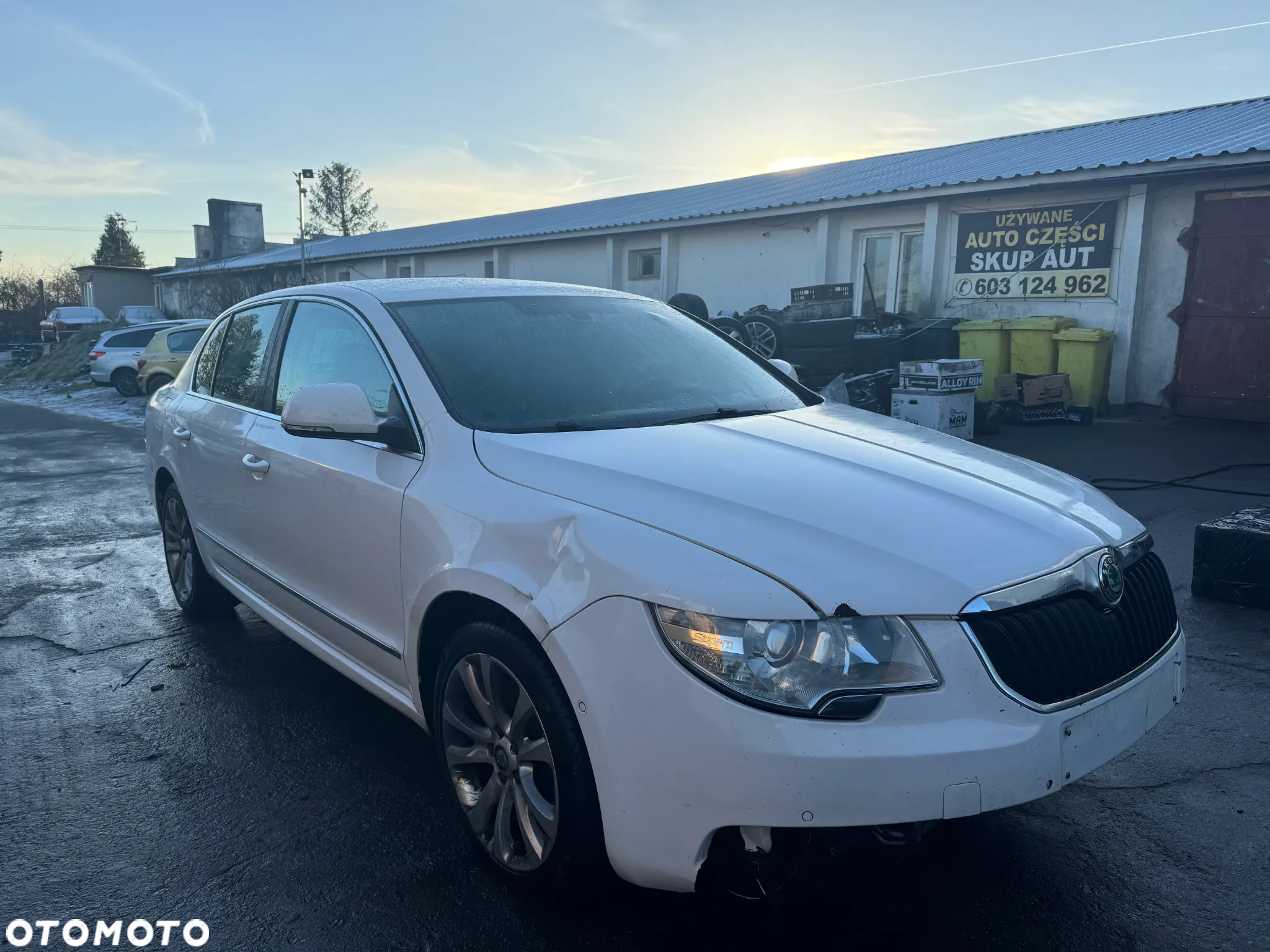 SKODA SUPERB II LAMPA PRAWA TYLNA PRAWY TYŁ Z BŁOTNIKA W BŁOTNIK - 7
