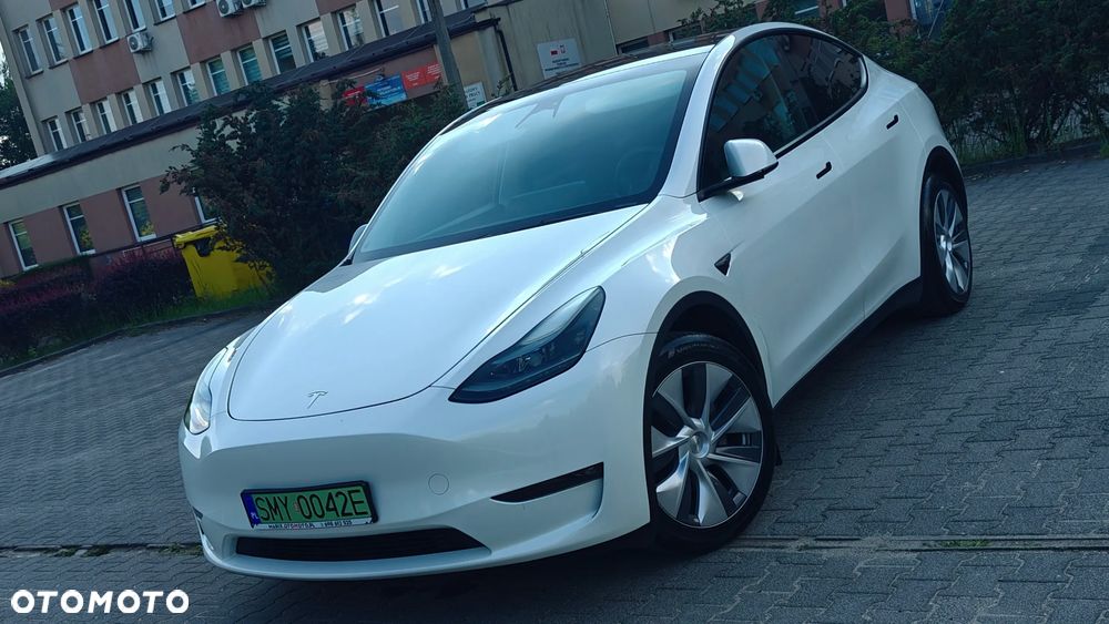 Tesla Model Y Long Range Dual Motor AWD - 1