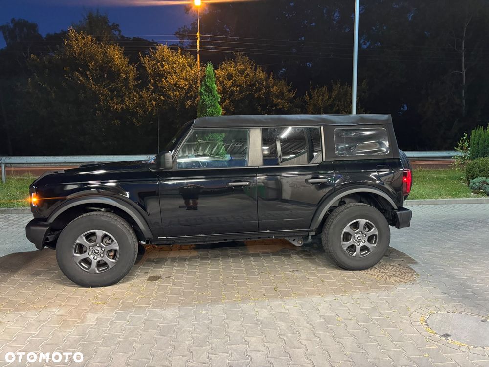 Ford Bronco - 10