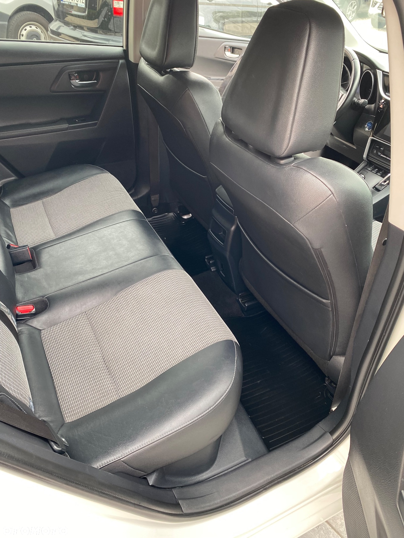 Toyota Auris Hybrid 135 Premium - 38