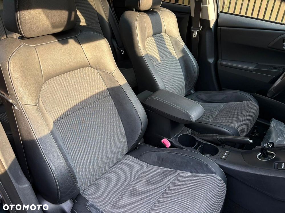 Toyota Auris 1.8 HSD Luna - 14