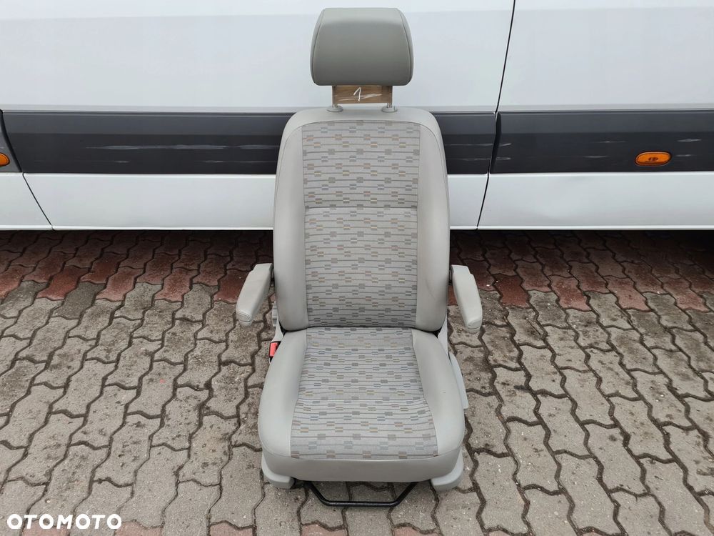 VW T5 fotel pasażera prawy przód OX - 1