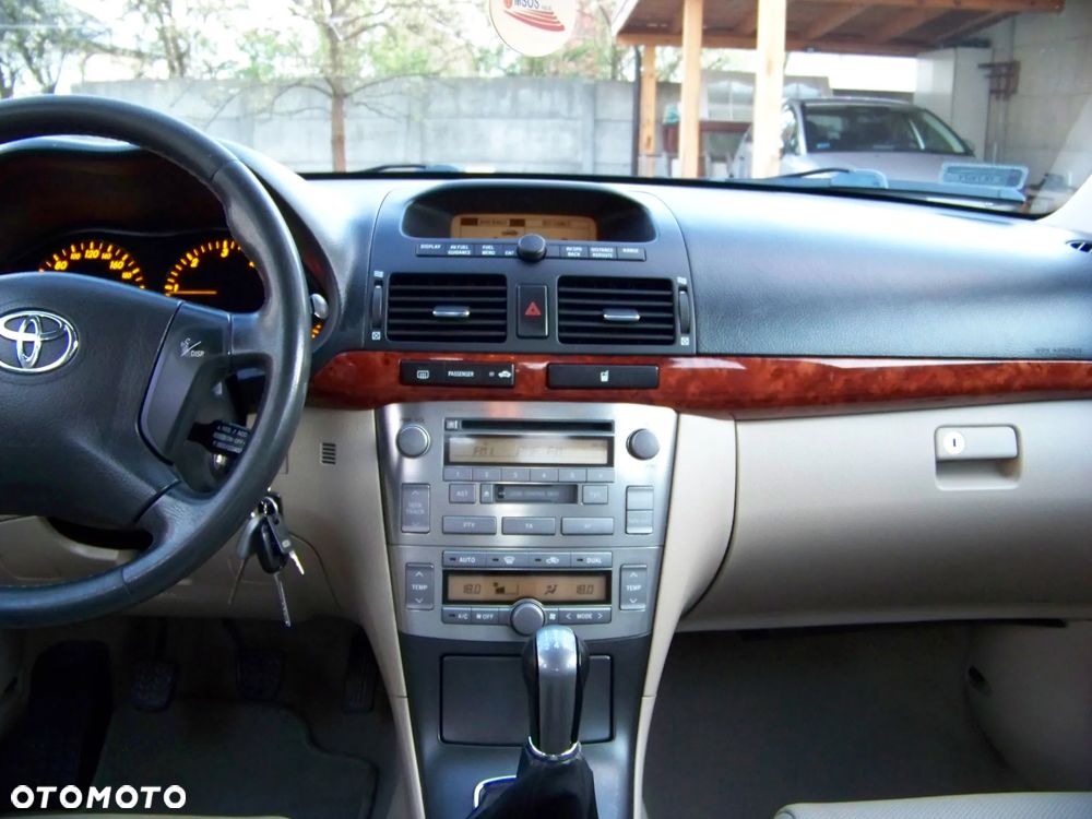 Toyota Avensis 2.0 D-4D - 22