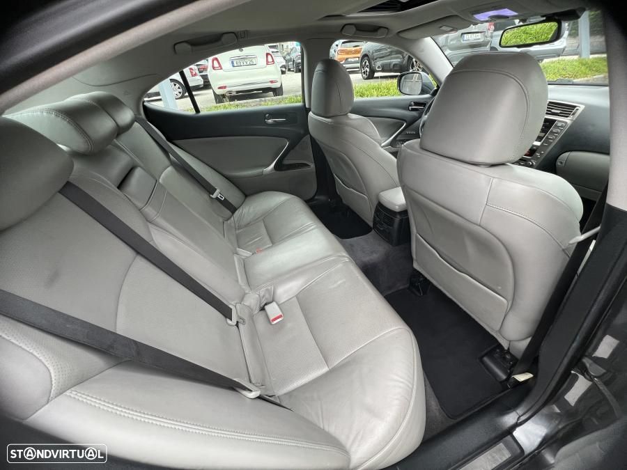 Lexus IS 220 d Luxury 46 - 18