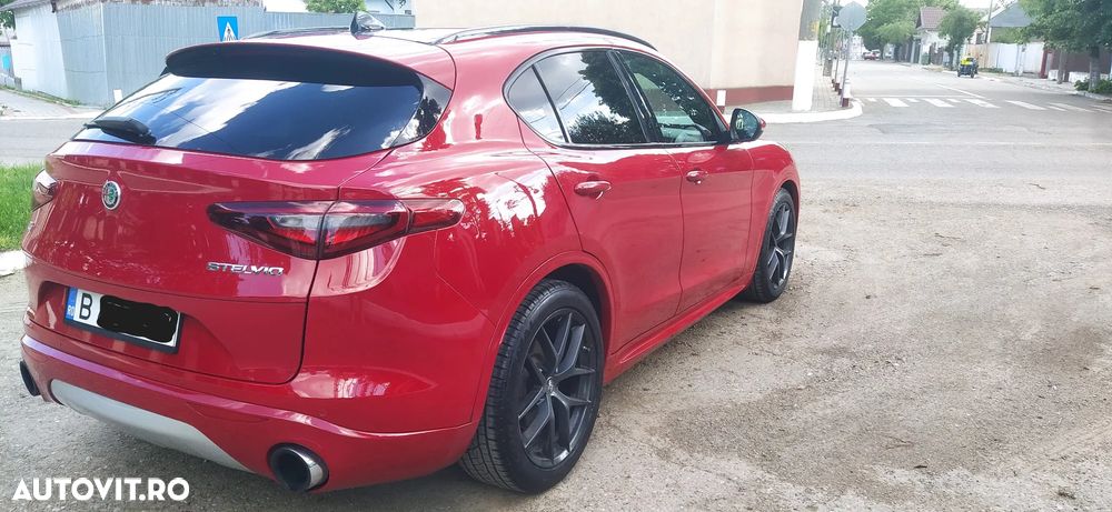 Alfa Romeo Stelvio 2.0 Turbo 16V AT8-Q4 Ti - 11