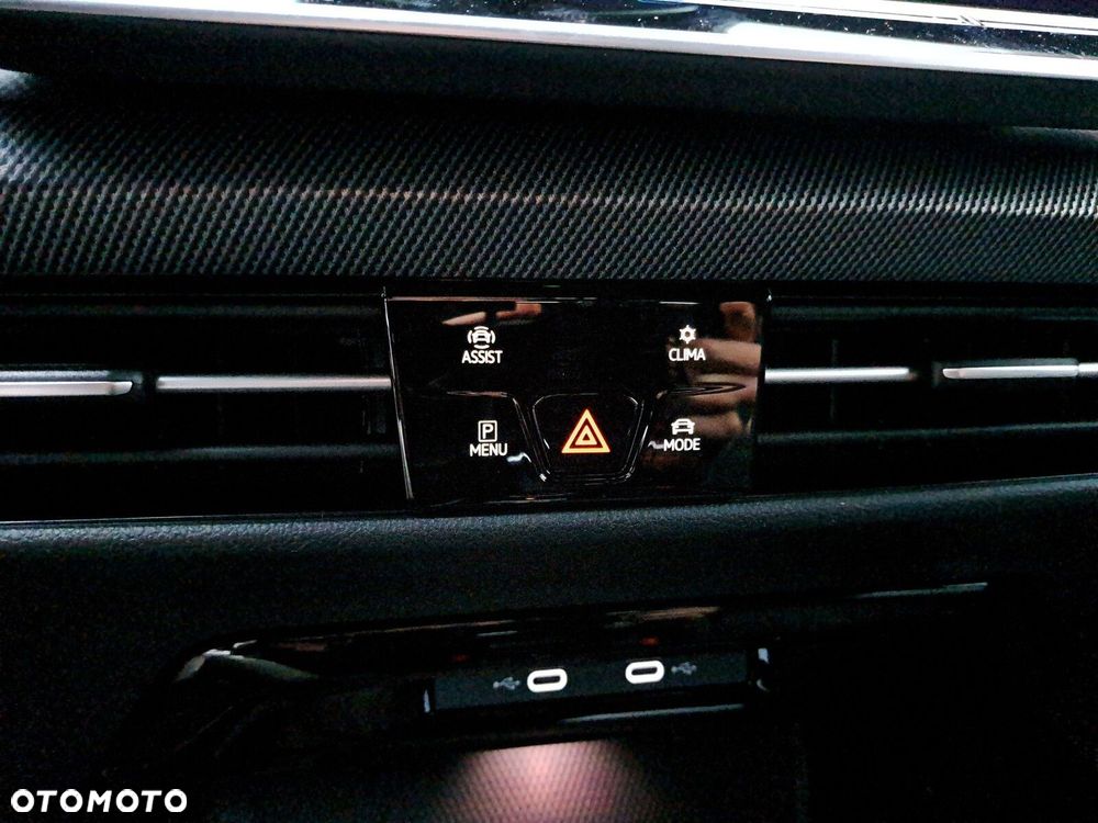 Volkswagen Golf 1.5 eTSI mHEV R-Line Plus DSG - 34