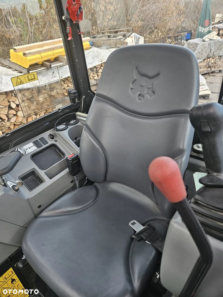 Bobcat e27 - 4