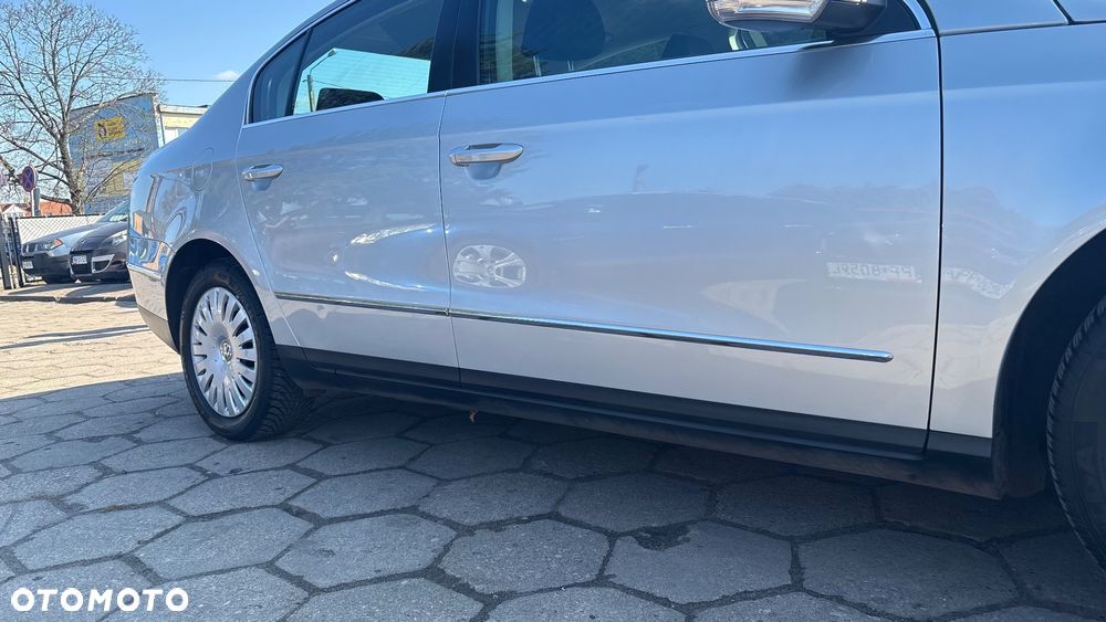 Volkswagen Passat 1.6 FSI Comfortline - 14