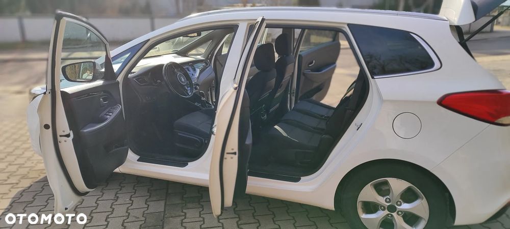 Kia Carens - 11