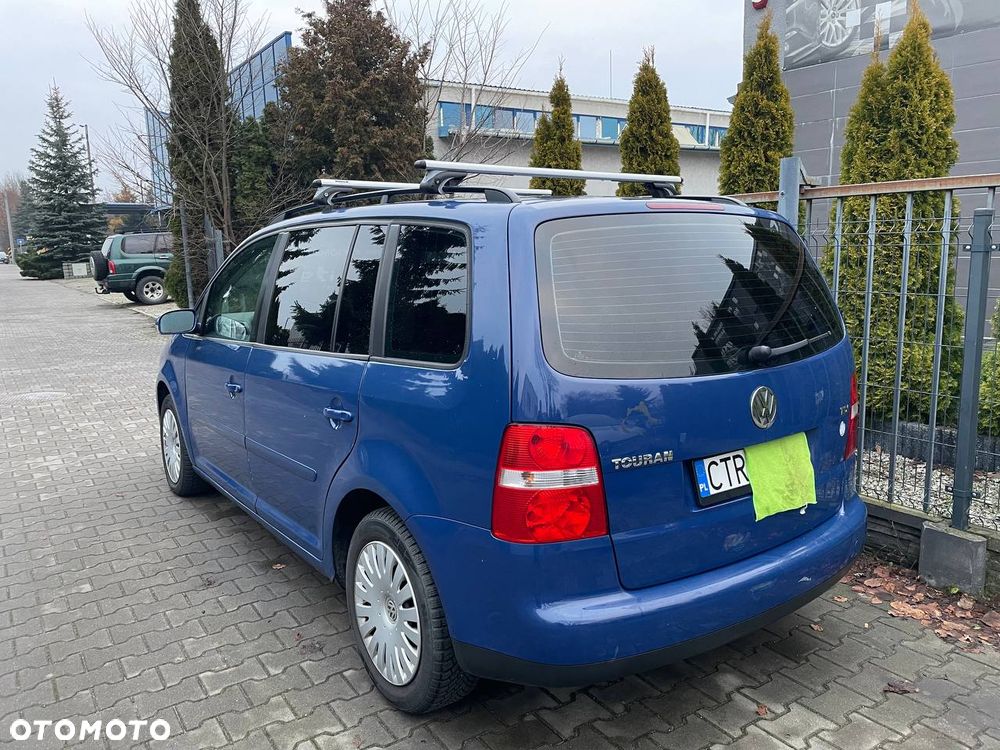 Volkswagen Touran 1.9 TDI Conceptline DSG - 29