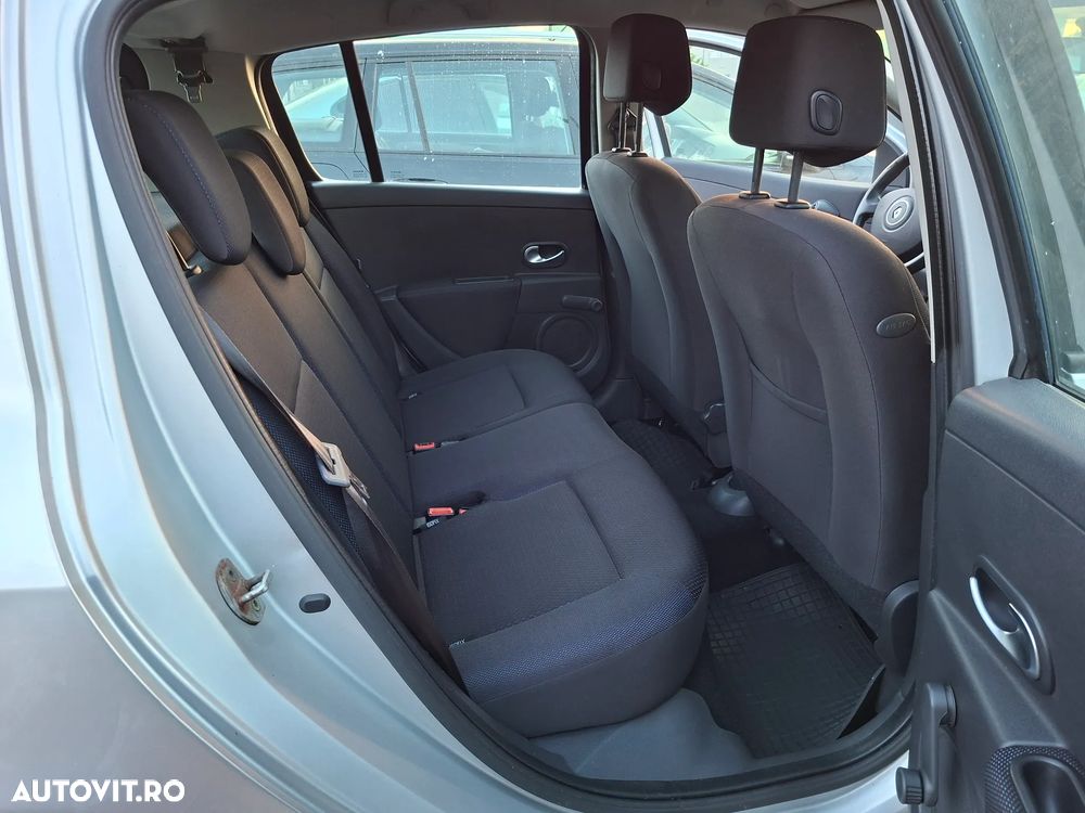 Renault Clio - 18