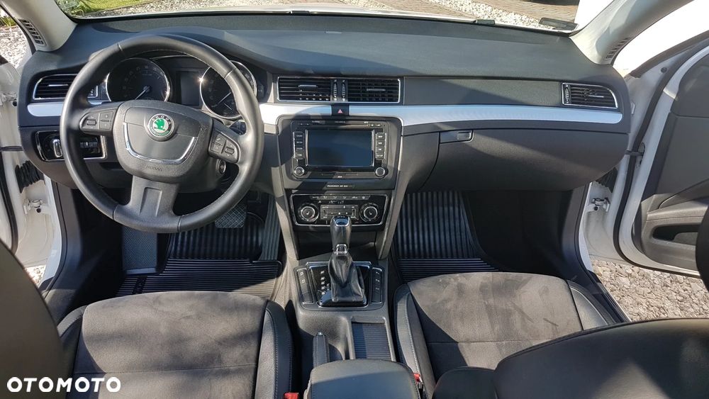 Skoda Superb 2.0 TDI DSG Elegance - 8