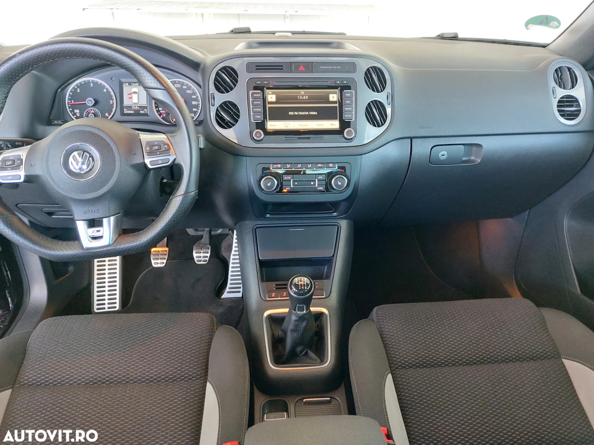 Volkswagen Tiguan 2.0 TDI DPF BlueMotion Technology Sport & Style - 9