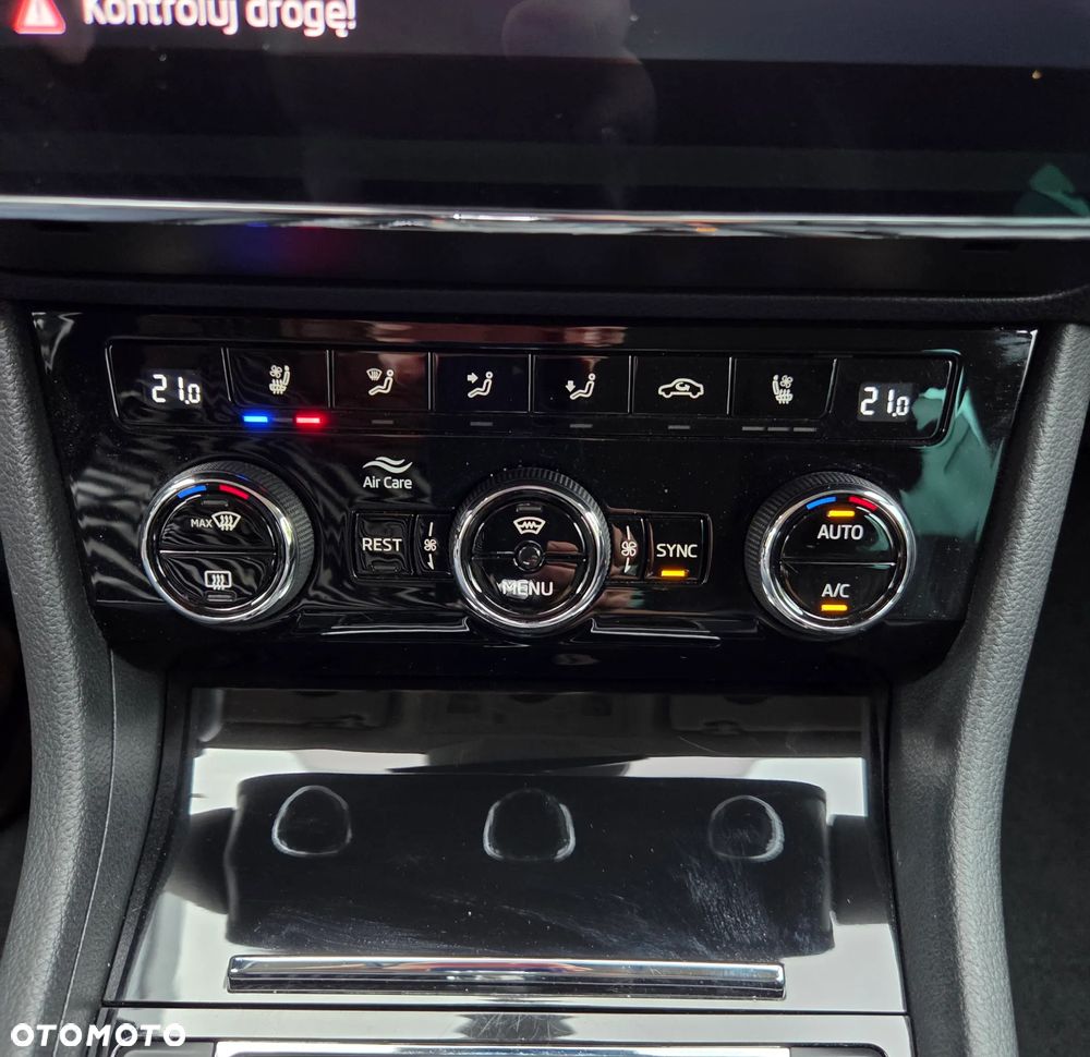 Skoda Superb 2.0 TDI L&K DSG - 22