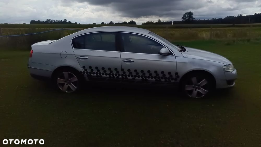 Volkswagen Passat - 1