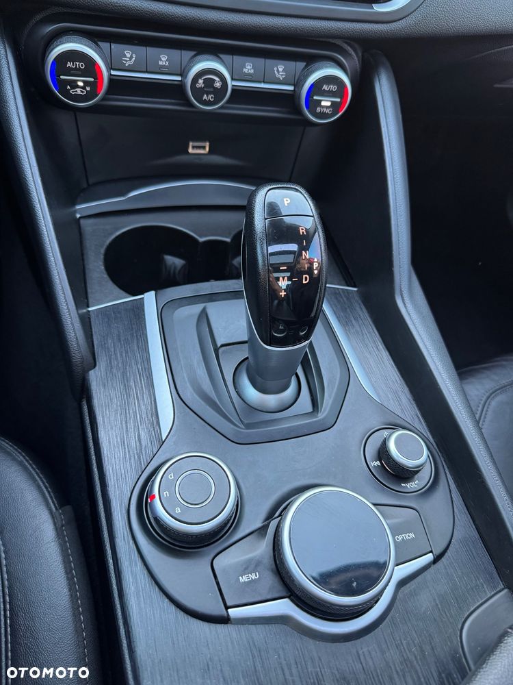 Alfa Romeo Giulia 2.0 Turbo TI Q4 - 33
