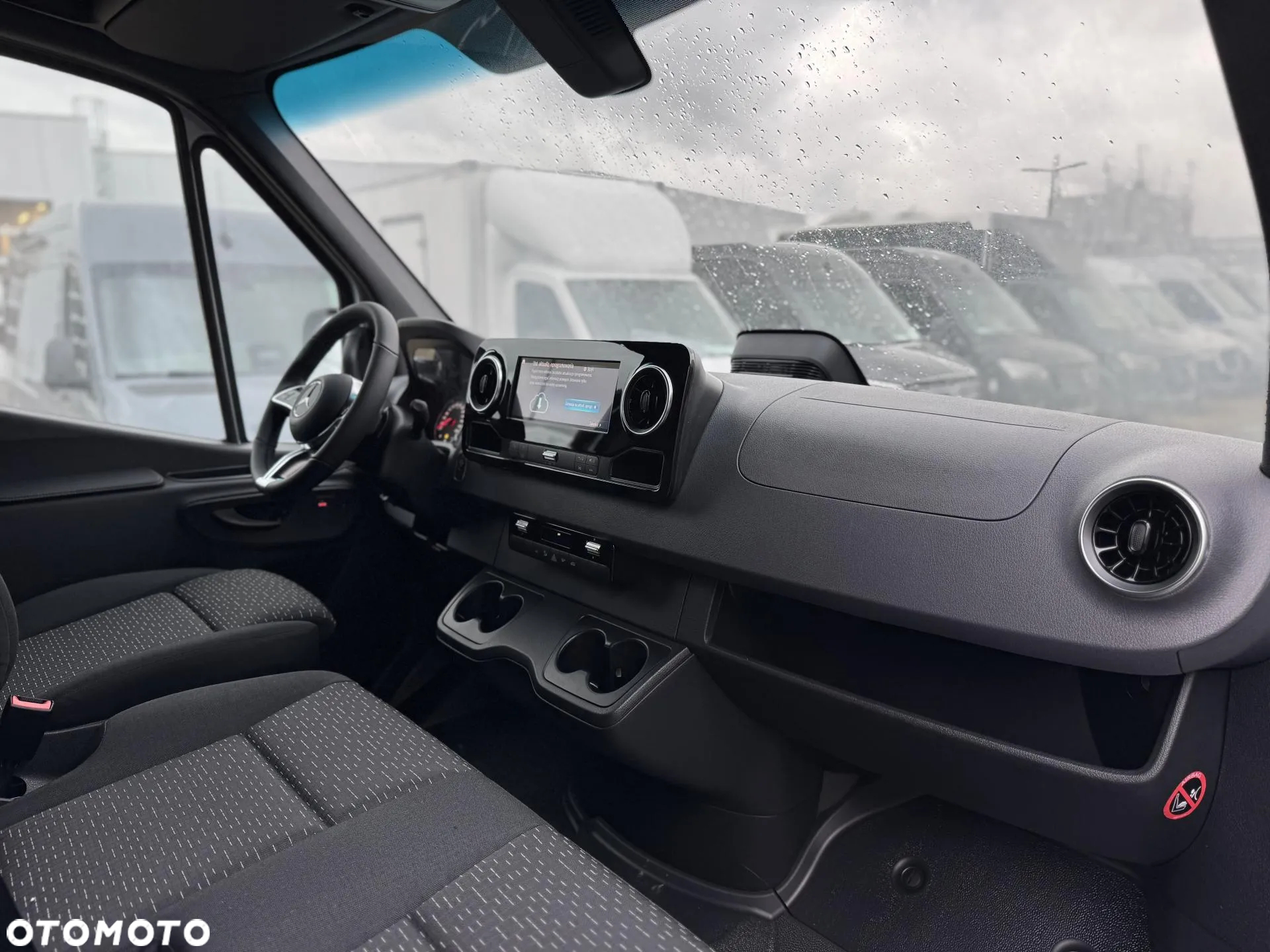 Mercedes-Benz Sprinter - 12