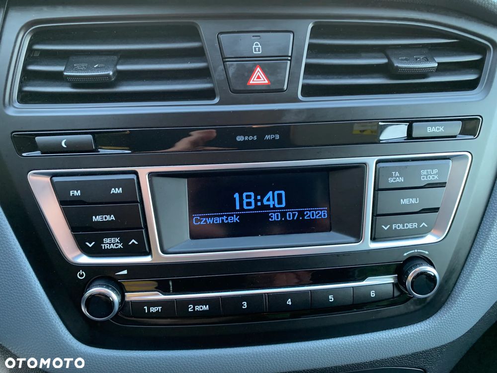 Hyundai i20 1.2 Fifa World Cup Edition - 25