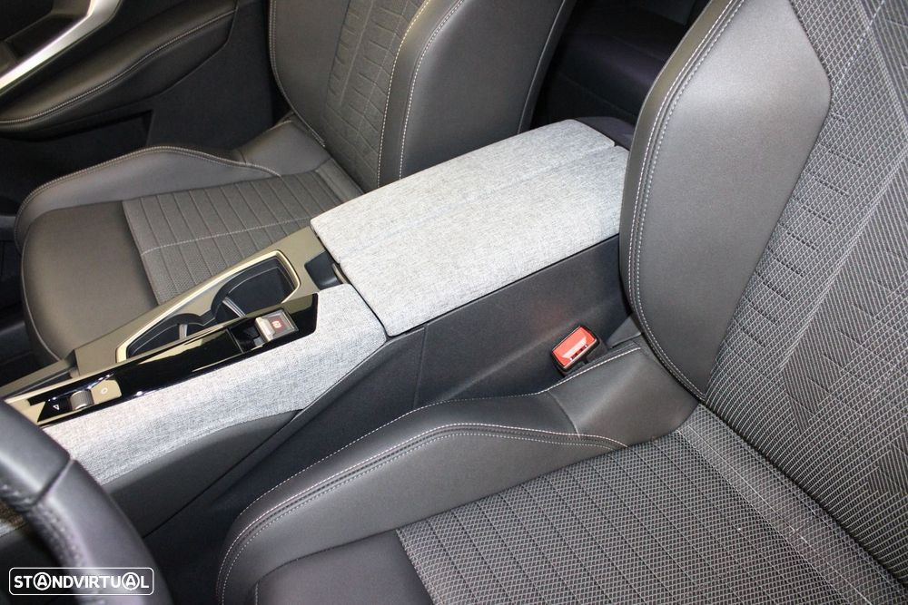 Peugeot E-3008 73 kWh Allure - 39