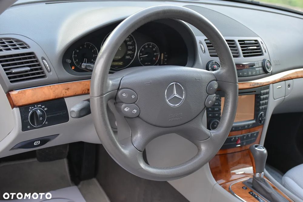 Mercedes-Benz Klasa E 500 4-Matic Avantgarde - 23