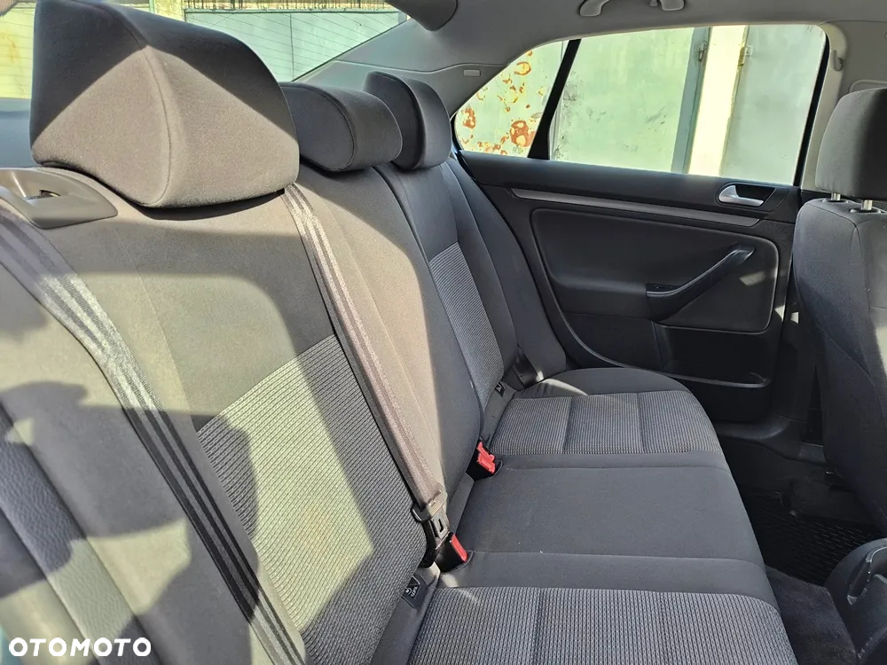 Volkswagen Jetta 1.6 Comfortline - 33