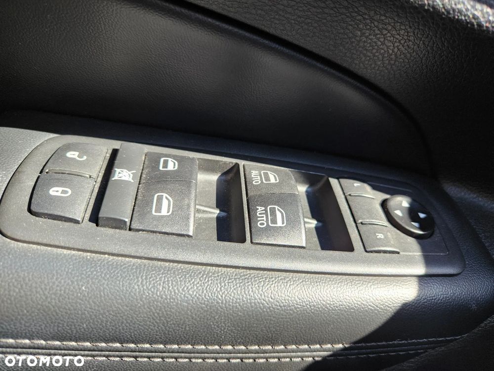 Jeep Grand Cherokee - 34