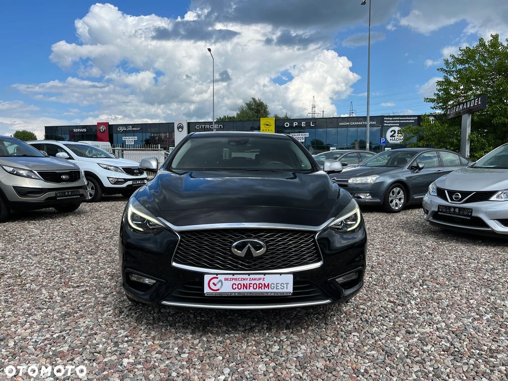 Infiniti Q30 - 16
