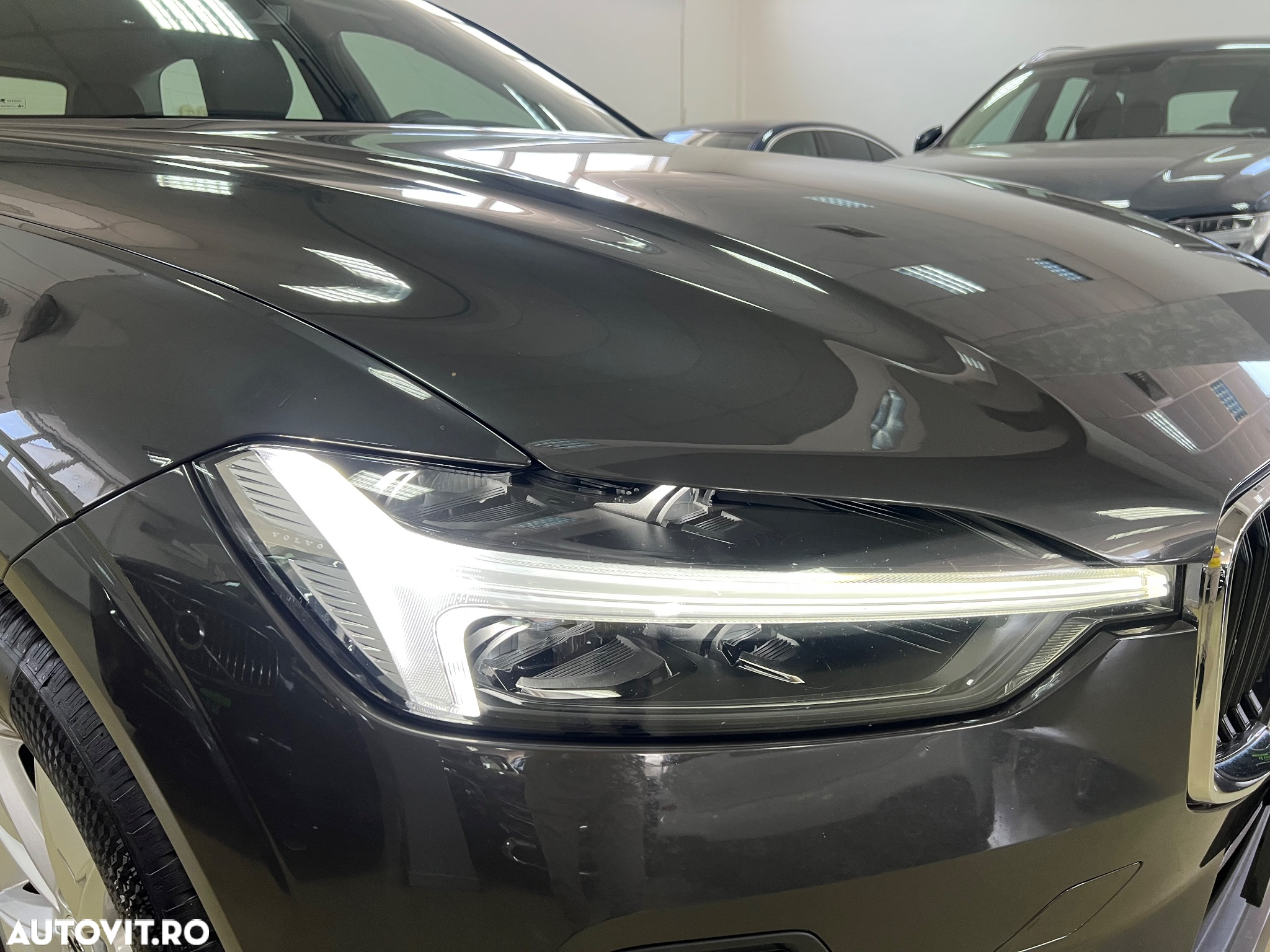 Volvo XC 60 B4 MHEV AT8 AWD Momentum Pro - 7