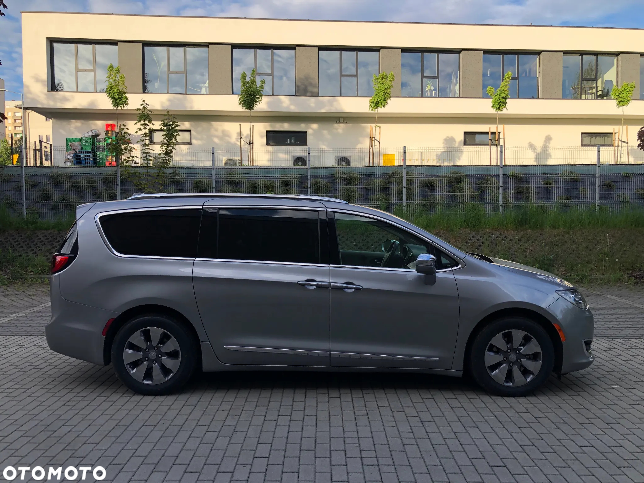 Chrysler Pacifica - 26