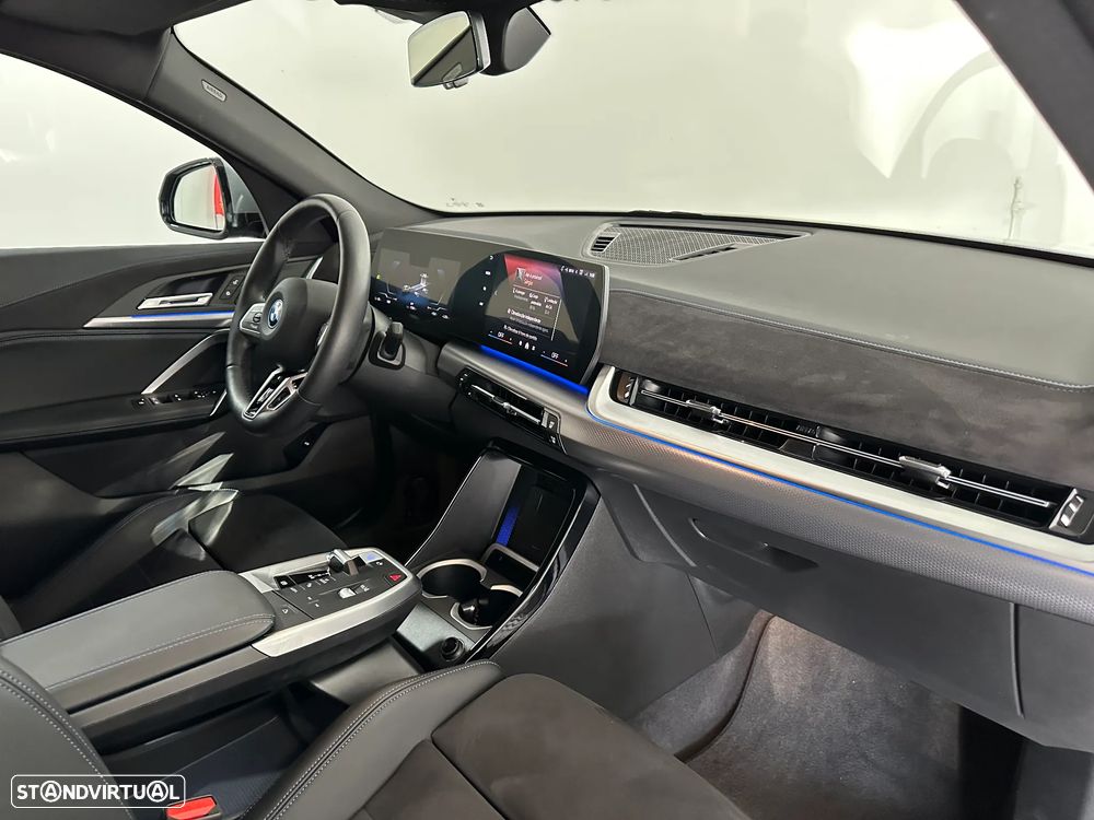 BMW iX2 eDrive20 Pack Desportivo M - 18