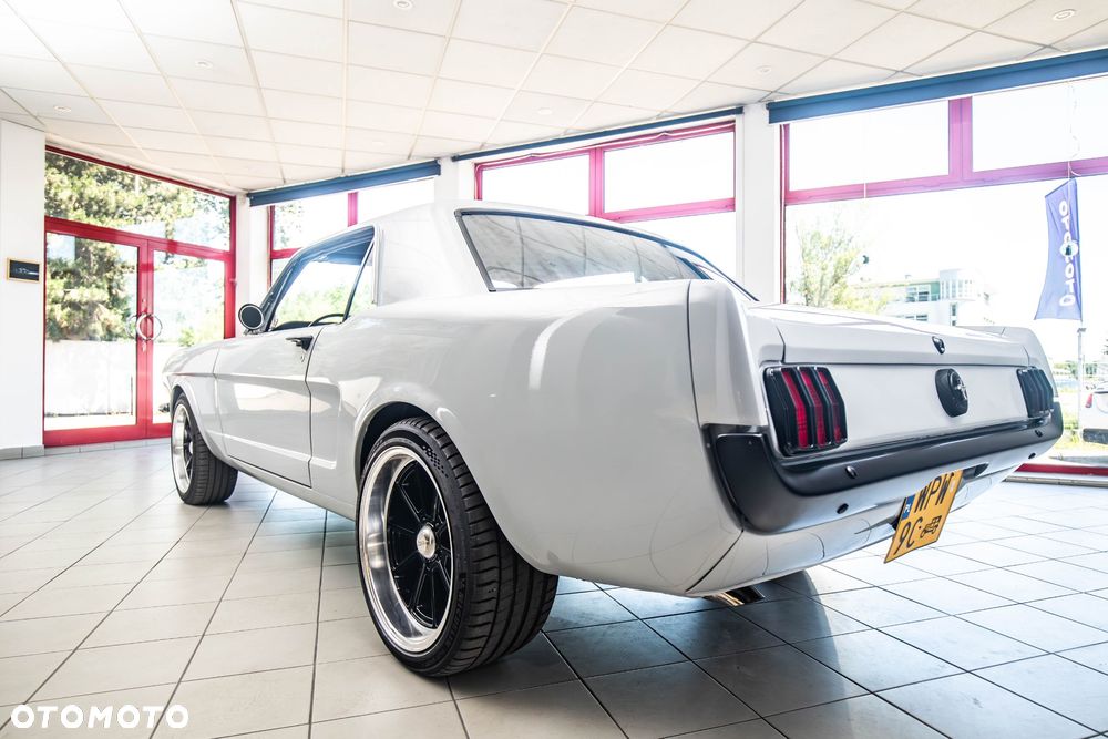 Ford Mustang - 4