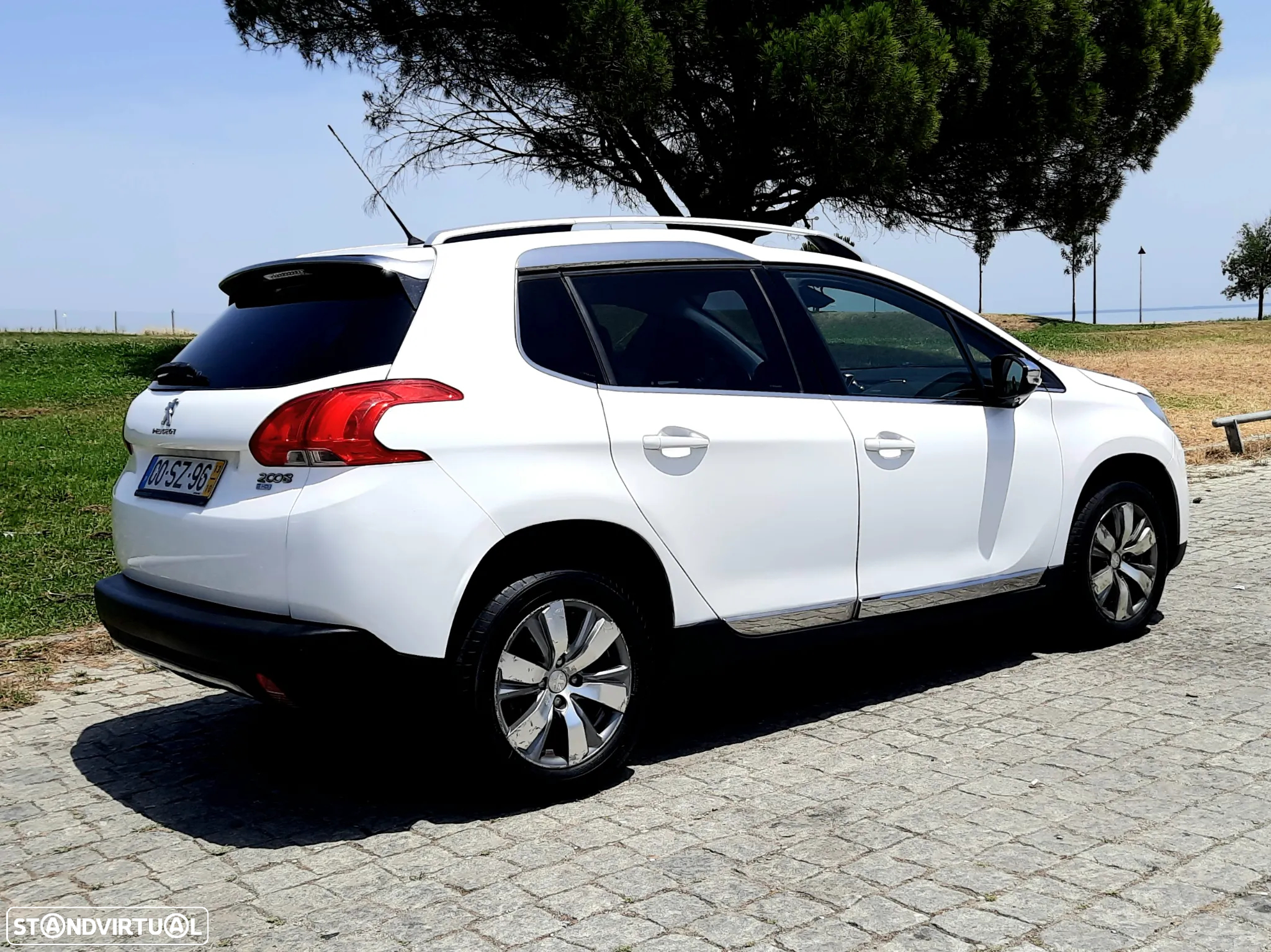 Peugeot 2008 1.6 e-HDi Allure - 2