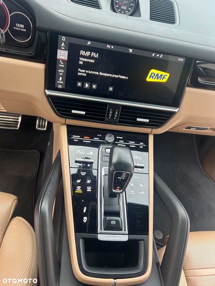 Porsche Cayenne S - 32