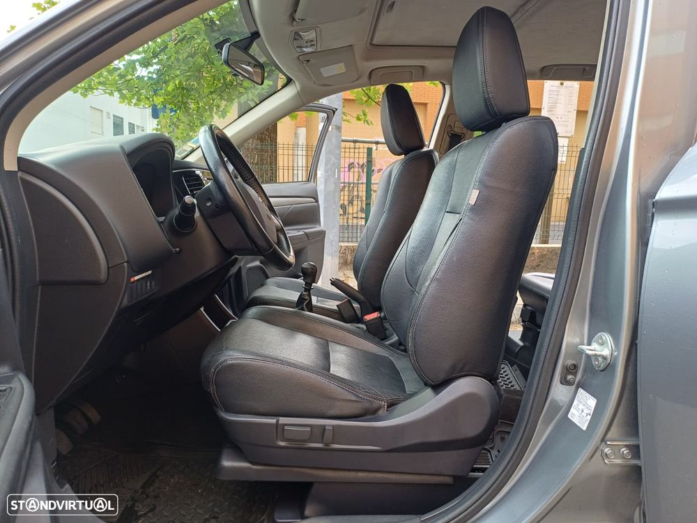 Mitsubishi Outlander 2.2 DI-D Intense+ - 32