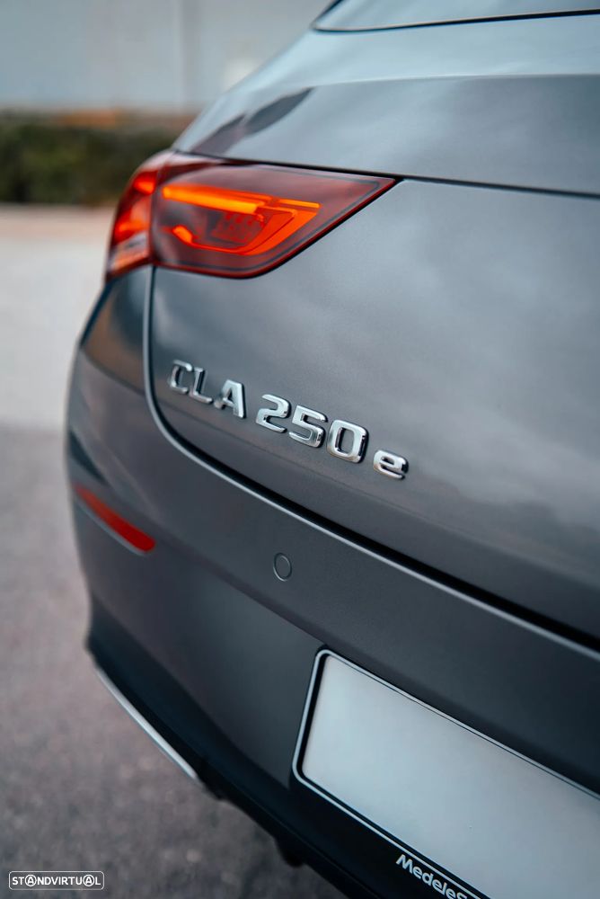 Mercedes-Benz CLA 250 e Shooting Brake AMG Line - 12