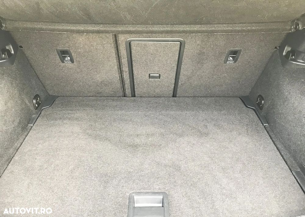 Volkswagen e-Golf - 37